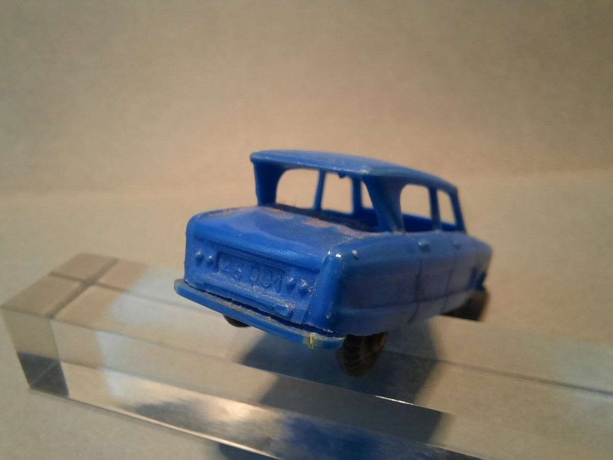 Voiture miniature plastique CITROEN AMI-6 CLE 1/64ème