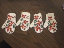 FABRIC COLORFUL MITTEN CHRISTMAS ORNAMENT 4 Total