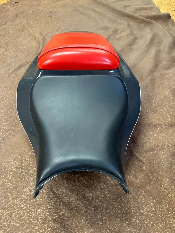 Panel de cubierta y asientos Ducati 748, 916, 996 y 998 Biposto OEM - 748-998 Foto 3 de 4