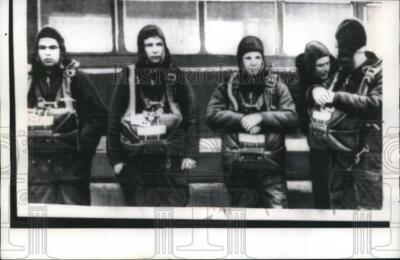 1962 Press Photo Moscow Soviet Cosmonauts during recent parachute jumping trials