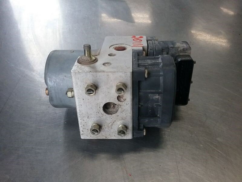 2001-2002 Nissan Xterra Frontier ABS-Anti Lock Brake Pump Assembly