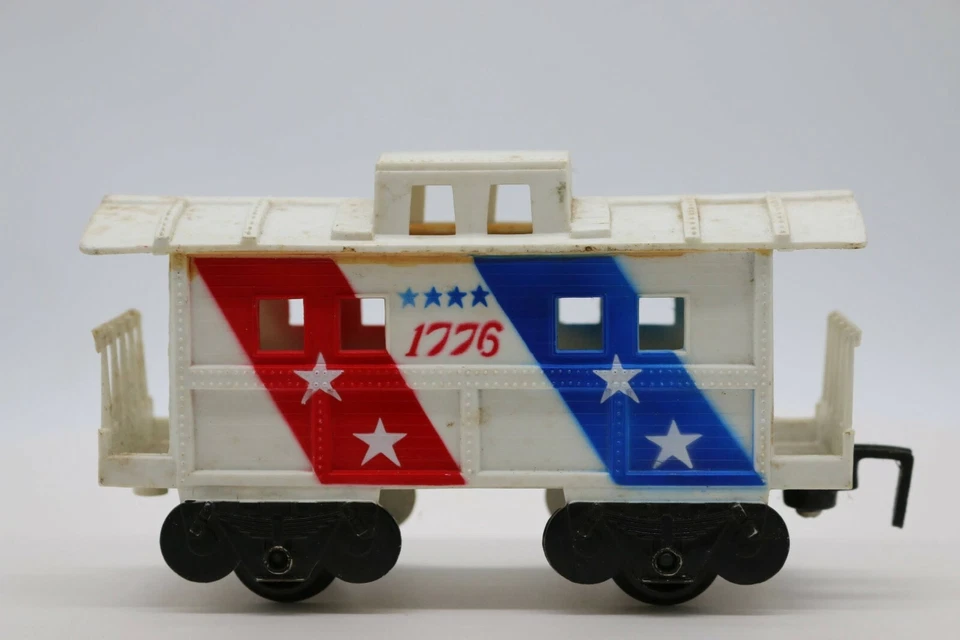 Unbranded 4-Wheel Star Spangled S Scale Plastic Spirit of 1776 Caboose 1776 - Image 3 of 4