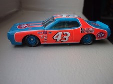 RACING CHAMPIONS RICHARD PETTY VINTAGE 1976 STP DODGE CHARGER 1/64 NASCAR