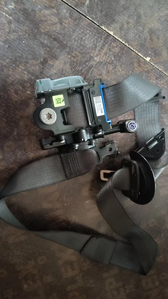 2024-25 CHEVROLET TRAX ПЕРЕДНИЙ ЛЕВЫЙ ВОДИТЕЛЬ РЕМНЯ БЕЗОПАСНОСТИ НАТЯЖИТЕЛЬ НАБОР НОВЫЙ OEM GM - Изображение 2 из 4