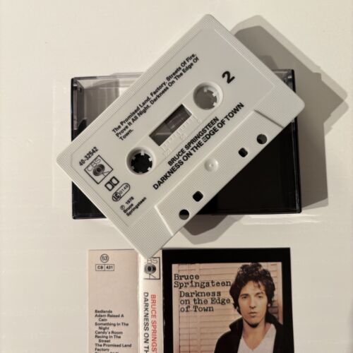 BRUCE SPRINGSTEEN - DARKNESS ON THE EDGE OF TOWN (UK CASSETTE TAPE: 40-32542) - Picture 3 of 5