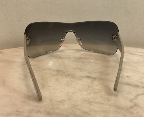 CHANEL CC Logo Shield 4157-Q 124/8G Silver Quilted Leather Sunglasses Vintage - Picture 17 of 22