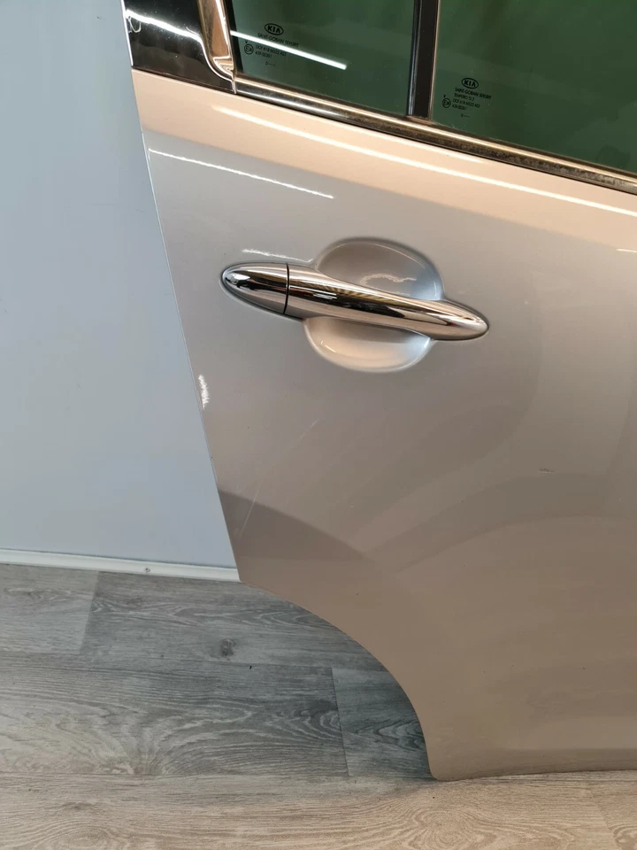 KIA SPORTAGE MK3 2010 2013 COMPLETE REAR DOOR DRIVER SIDE SILVER 9S - Image 3 of 4