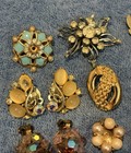 Lot Antique Costume Jewelry For Parts Or Repair Brooches Earrings Lisner Monet — photo 2