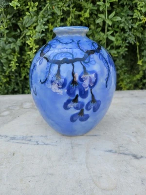 Vase Art Deco Glycines de Camille Tharaud en Porcelaine de Limoges - Photo 1/4