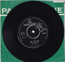 THE BEATLES..SHE LOVES YOU.EXCELLENT 1963 PARLOPHONE POP / BEAT  7"..R 5055