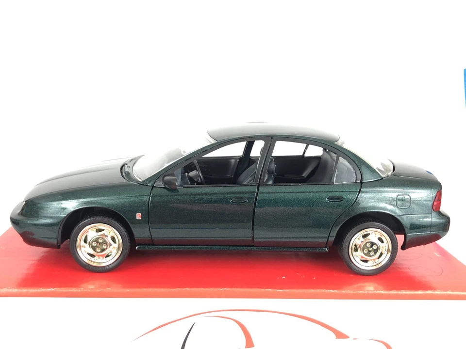 Saturn SL2 Limited Edition 1:18 Scale Model Car green complete w box+certificate - Image 2 of 4