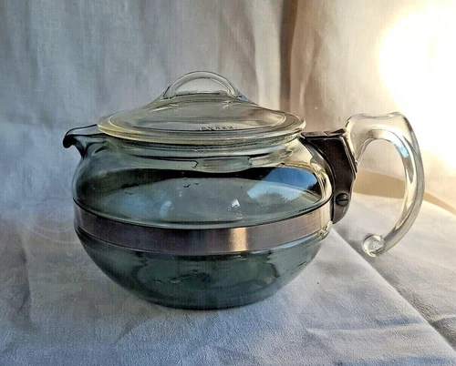 Vintage Older PYREX Glass  6 Cup 8126 B TEAPOT Tea Pot Kettle w/ Lid Smoke Grey