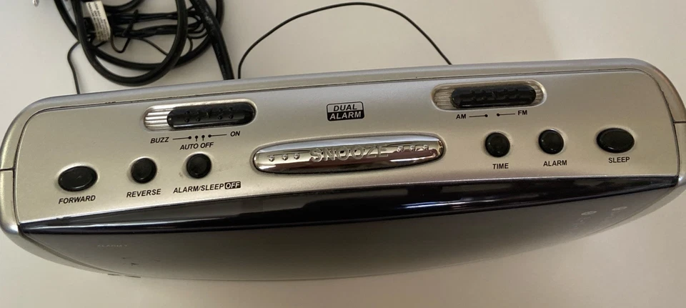 Durabrand, Radio Reloj, Reloj Despertador - AM FM, Modelo Digital CR-777 Pantalla Grande Foto 2 de 4