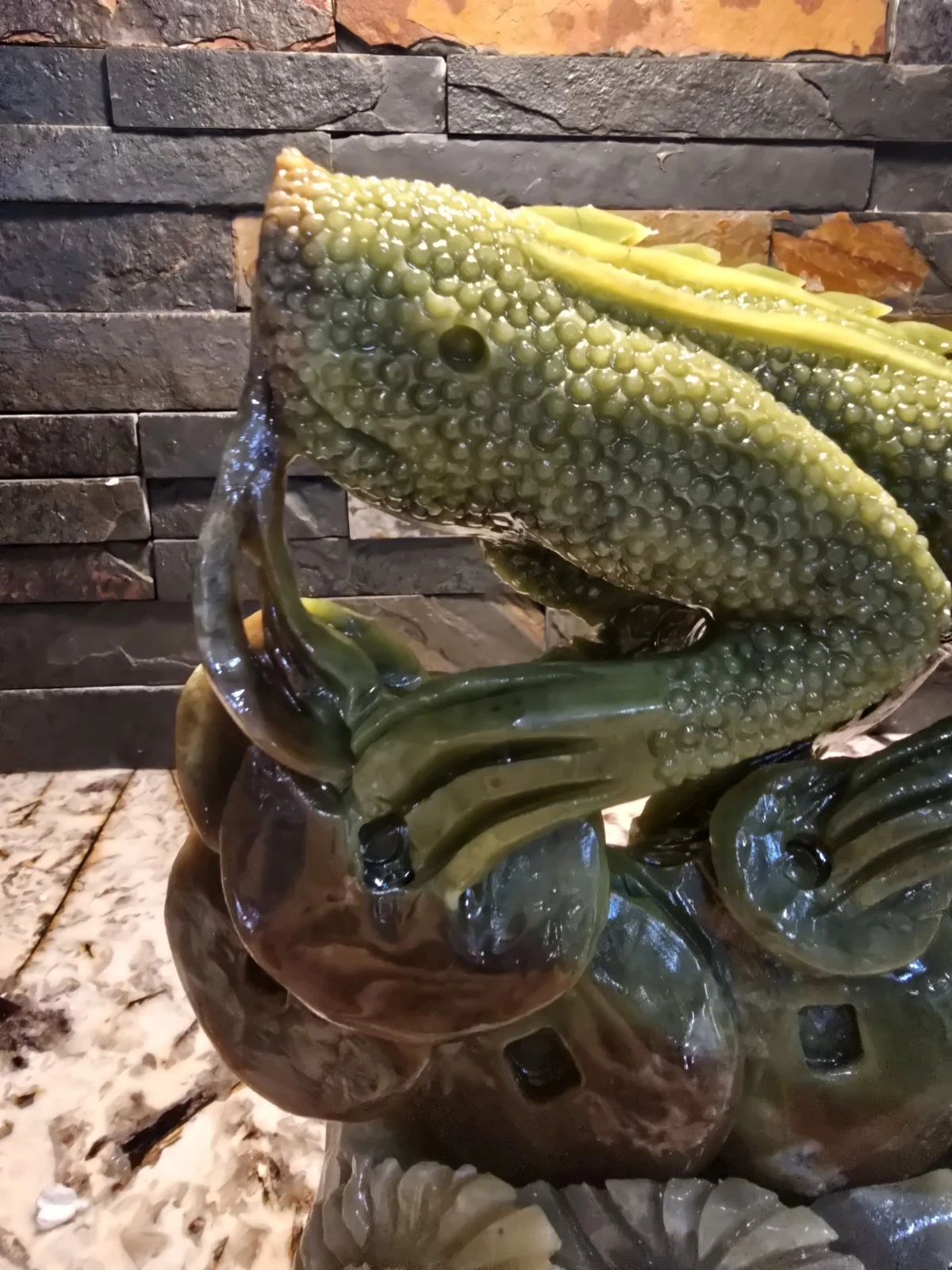 8.5lbs 10" X 9" Top Quality Natural Green Jade Master Hand Carved Iguana - product detail image 3