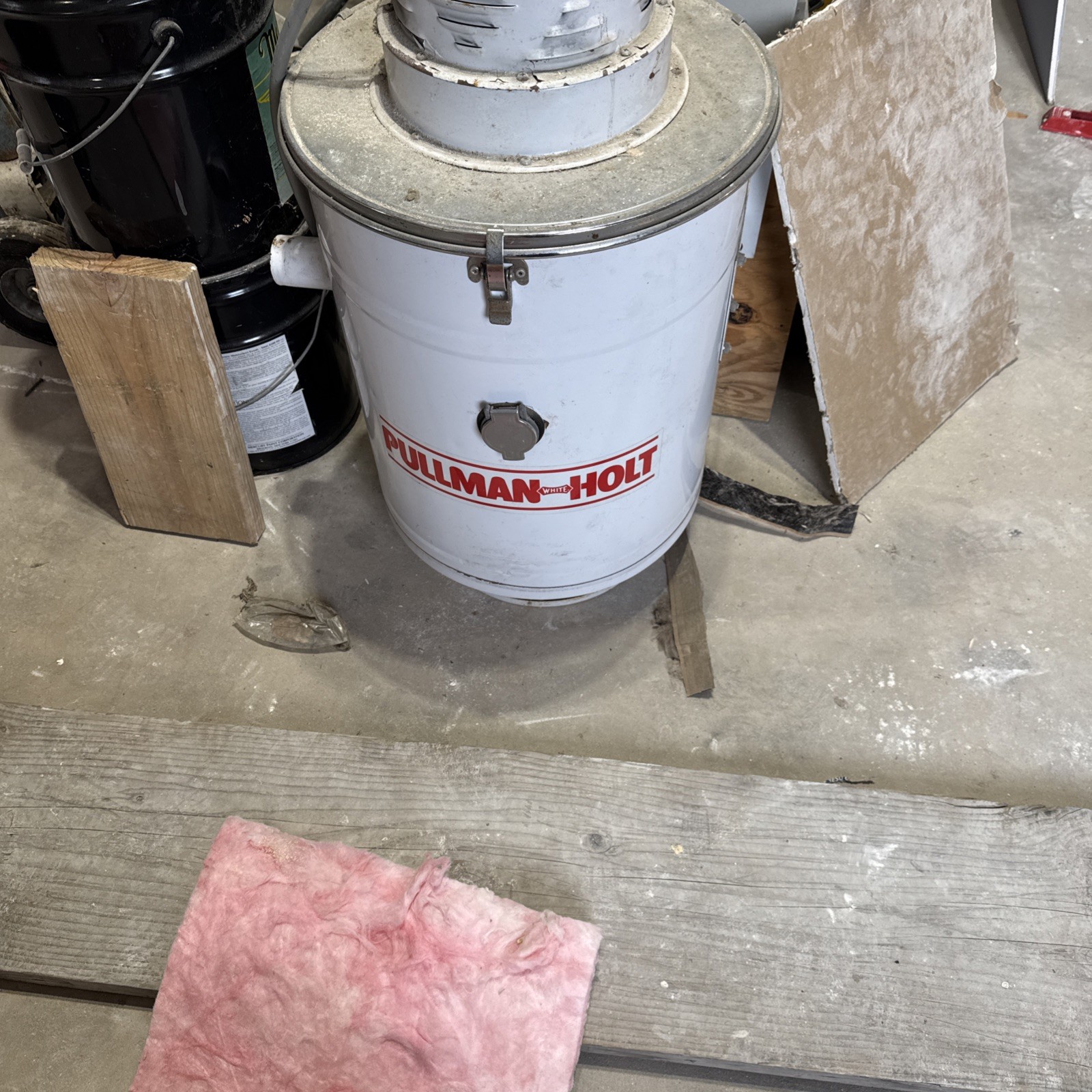 Pullman Holt ￼ House Wall Mounted Vacuum Cleaner