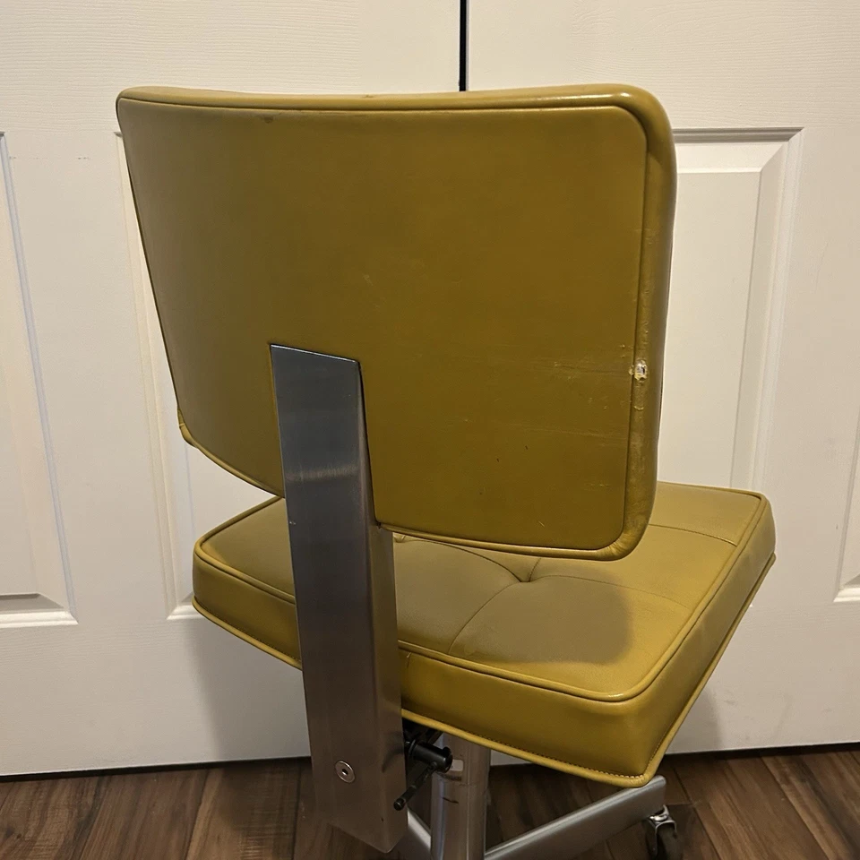 Shaw Walker Mid Century Modern Mustard Yellow Vinyl Swivel Office Desk Chair - Image 3 of 4