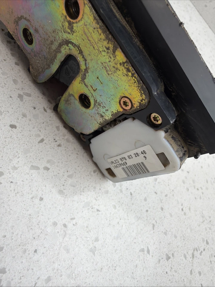 02-04 Chevrolet Trailblazer GMC Envoy Rear Latch Lift gate actuator 16639869 - Image 3 of 4