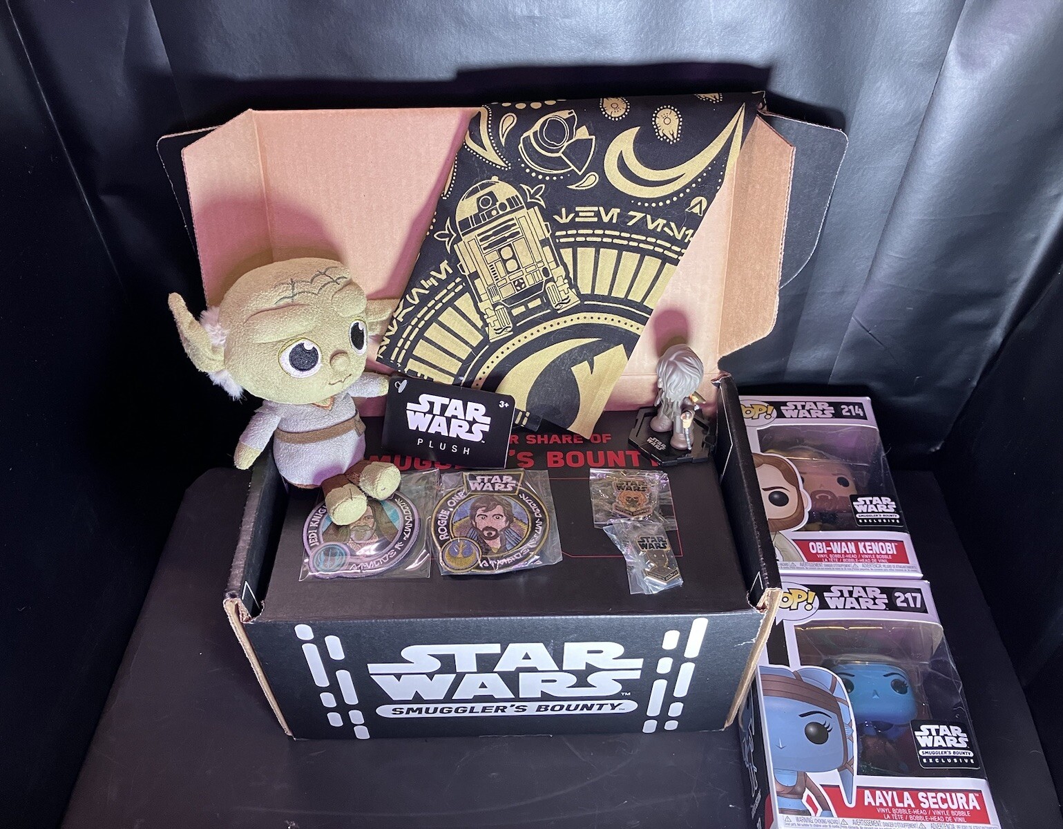 Star Wars Smuggler’s Bounty Collectible Figures Bundle Yoda R2D2 Luke Obi-Wan Aayla