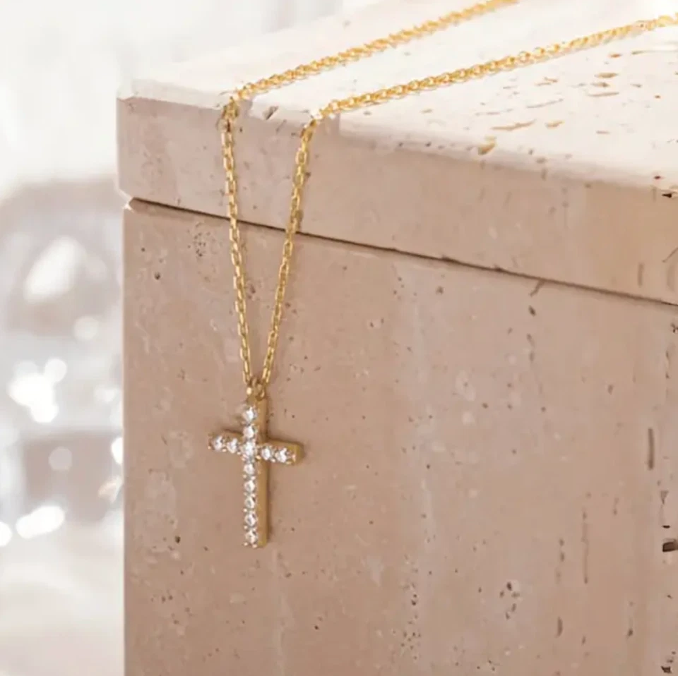 Elegante Goldene Halskette mit Strassstein-Kreuzanhänger – Zeitlos - Bild 2 von 4