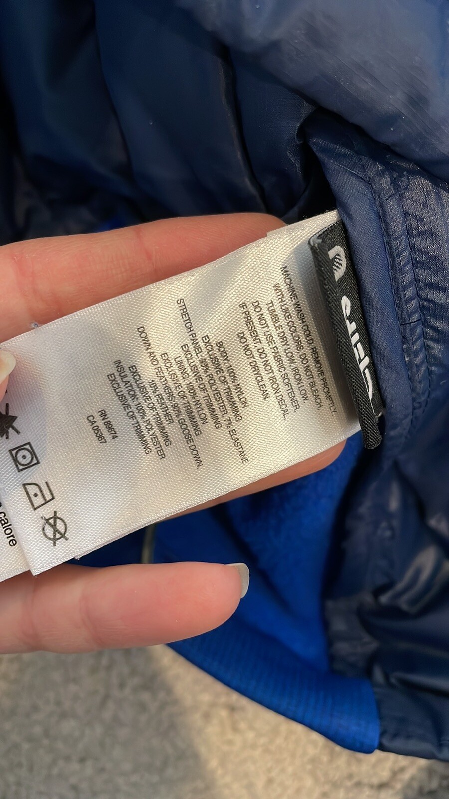 Mountain hardwear down jacket Small - image 8