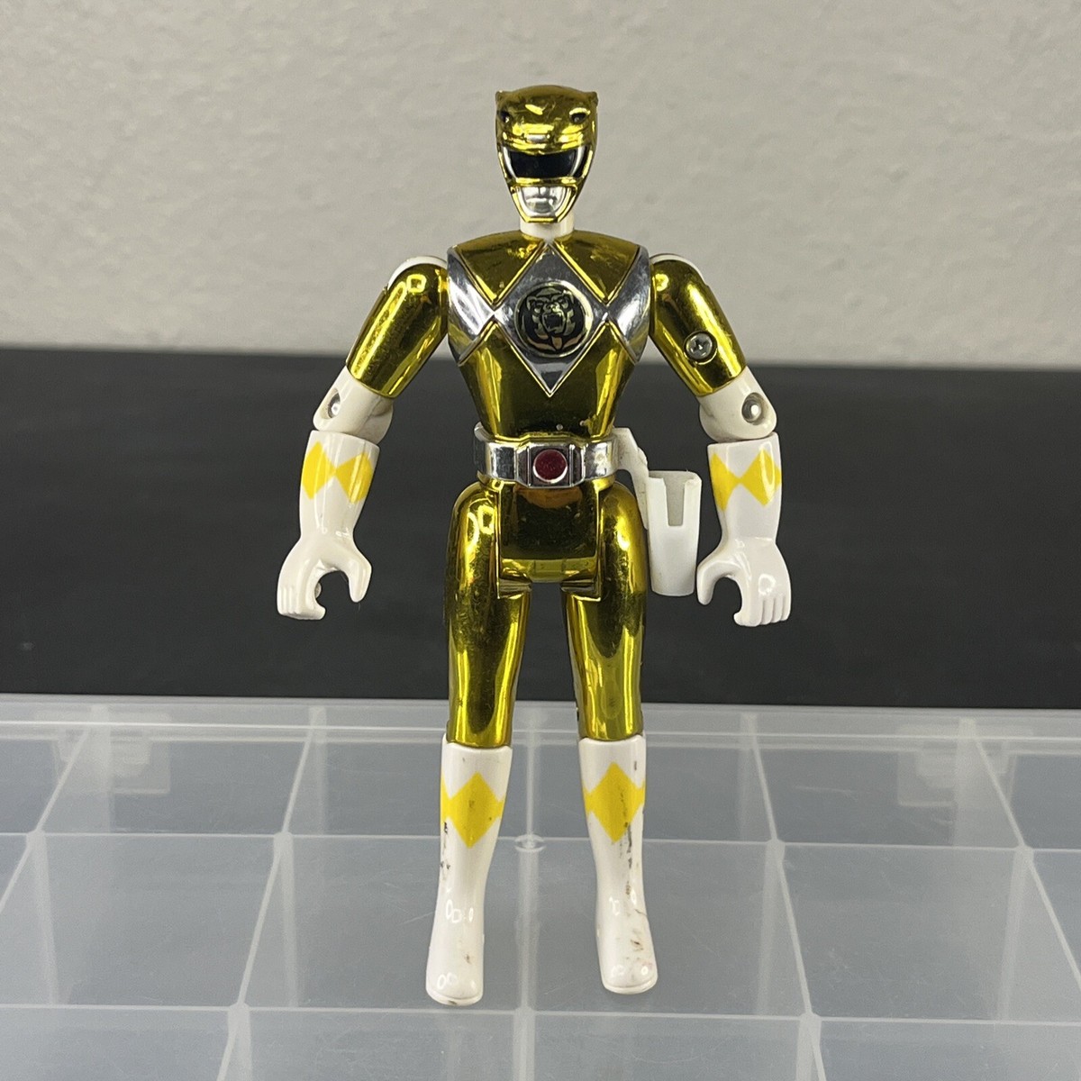Vintage Bandai MMPR Power Rangers Yellow Gold Ranger 1995 5.25