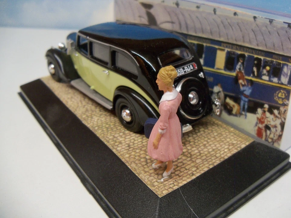 DIORAMA STYLE ROUTE BLEUE LA PEUGEOT 401 TAXI boite vitrine  1/43 - Photo 3/3