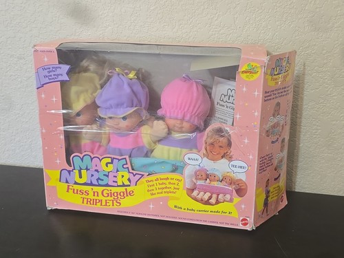 Bambola vintage 1993 Magic Nursery Fuss n Giggle Triplets Mattel RARA con scatola - Foto 11 di 11