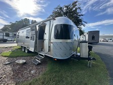 2026 Airstream Classic 28RBQ