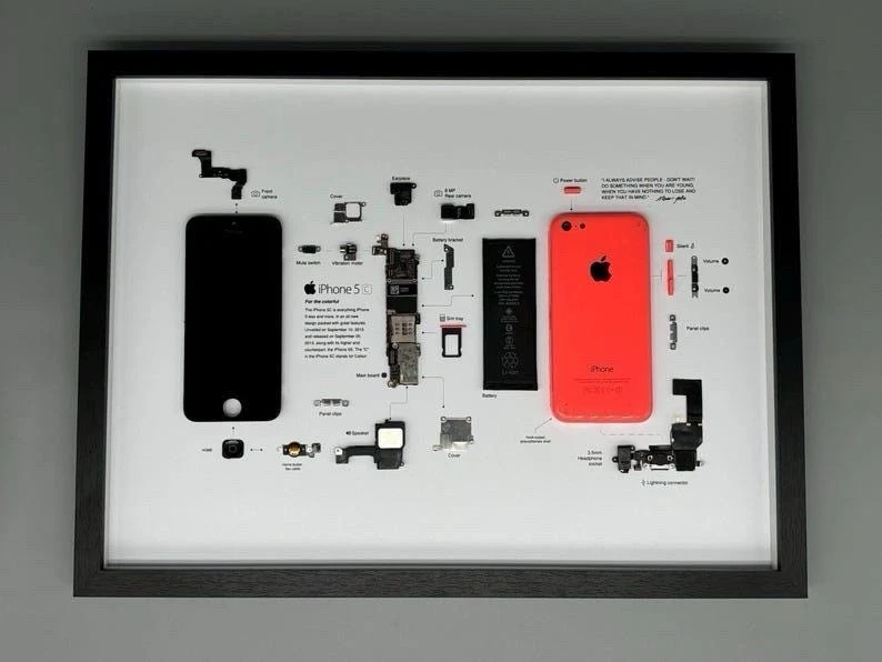 iPhone 5c Zerlegt im Rahmen – Technik Kunstwerk – Gerahmte Wanddeko – Schwarz - Bild 1 von 2