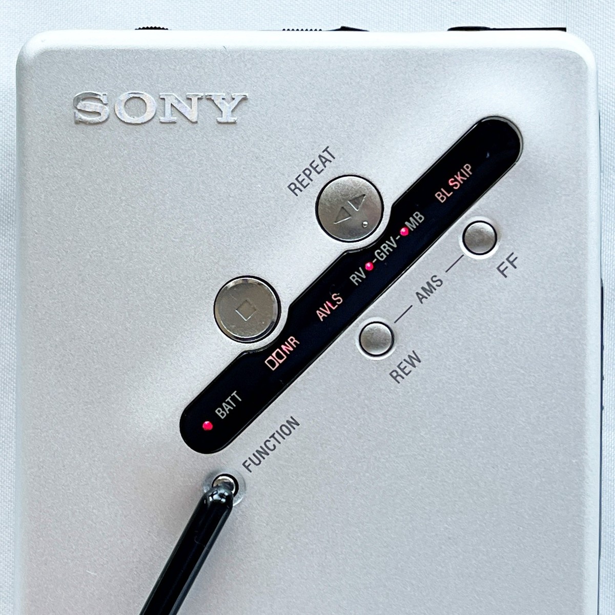 SONY WM-EX677 1999 Silver Walkman Vintage Cassette Player Made in