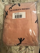NIP VICTORIA'S SECRET PINK SOFT SHERPA BLANKET 50"W X 60"L AND TOTE