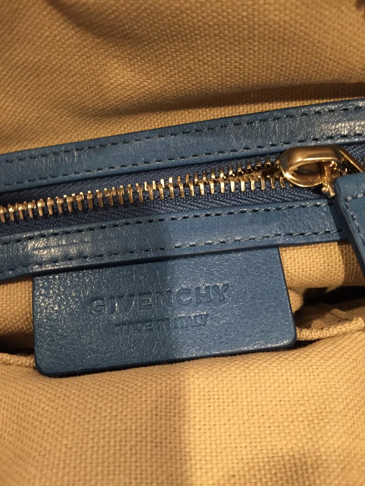 ¡USADO!! GIVENCHY - MENSAJERO RUISEÑOR CUERO DE BECERRO COLOR AZUL MEDIO Foto 4 de 4