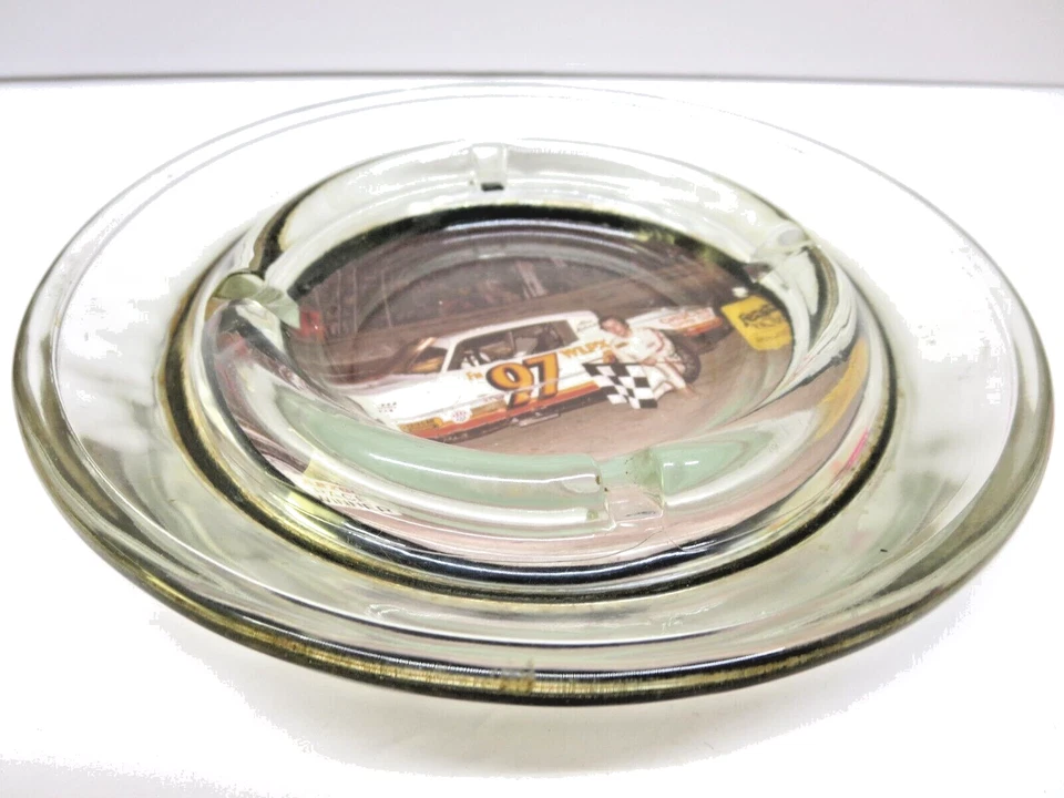 Cenicero de vidrio Alan Kulwicki Hooters. ¡Raro! Foto 3 de 3