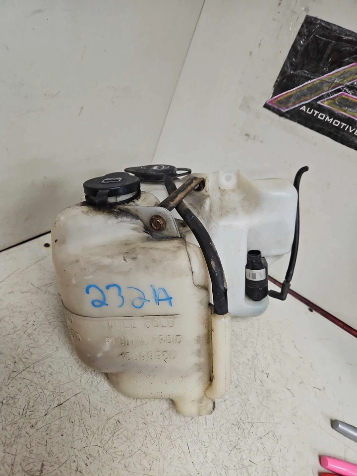 Botella de líquido para lavadora GMC CANYON 04-12 con bomba con depósito de desbordamiento de refrigerante OEM Foto 4 de 4