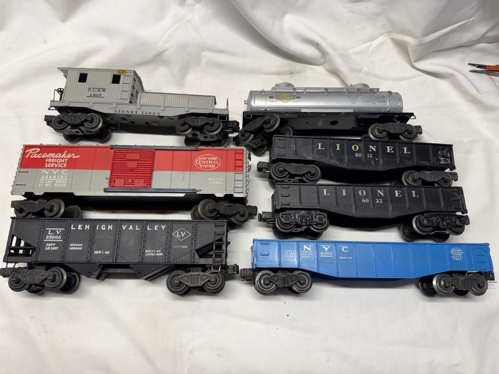 Lionel lot #6 with 7 cars rolling stock