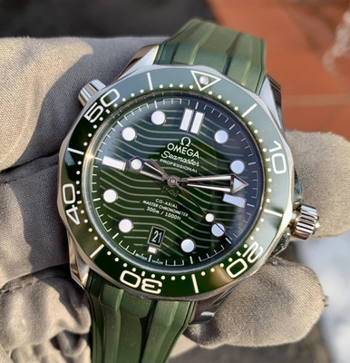 Omega Seamaster 300 Co-Axial Automatic - Green Dial - 210.32.42.20.10.001
