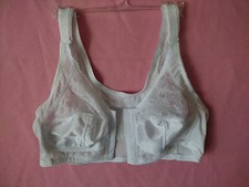 Dynashape White Lace Satin Front Closure Bra 38B Wireless Style 96226 Posture