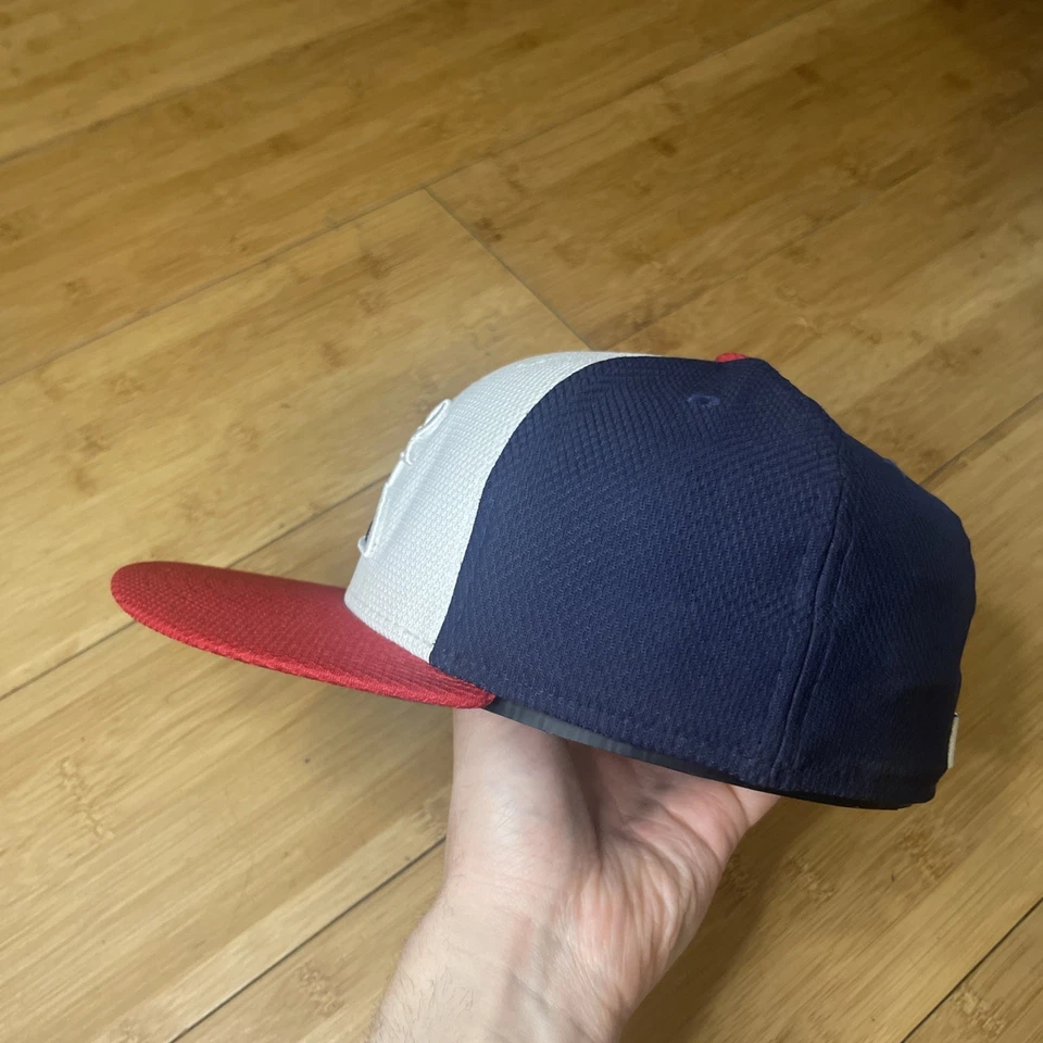 New Era 59FIFTY Chicago White Sox ALT Batter Swing Retro Logo Fitted 7 1/4 Hat - Image 3 of 4