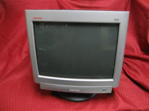 Compaq 7500 16" CRT VGA Computer Monitor Color Tube Screen Retro Gaming PE1164U