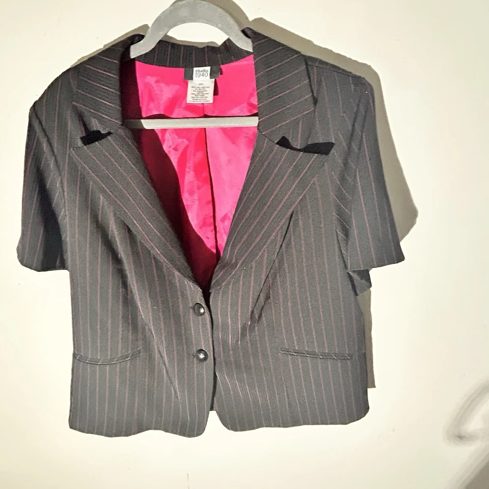 Conjunto de Calça Blazer e Capri Studio 1940 Feminina Tamanho 20 Plus Size Preto E Rosa - Imagem 2 de 4