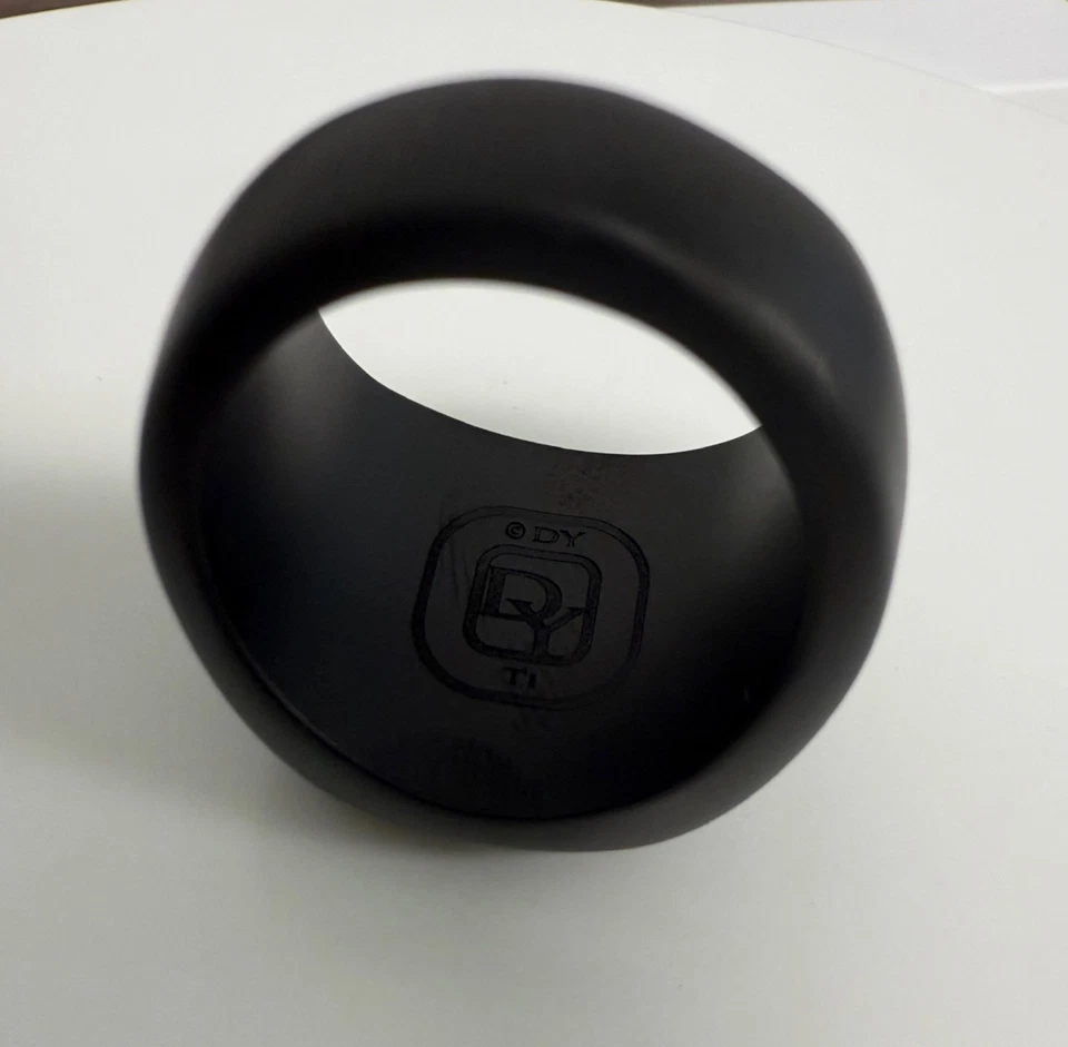 Anillo de sello de cornalina de titanio negro para hombre David Yurman talla 10 Foto 4 de 4