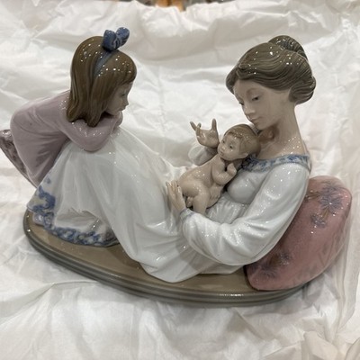 Lladro Women & Children Figurine NEWEST ADDITION #1606 Mother w/ Baby & Child
