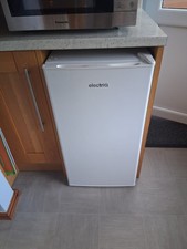 Electriq Under Counter Slim Fridge with Ice Box In White