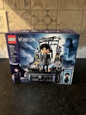 LEGO Wednesday Addams Figure 76780 NIB