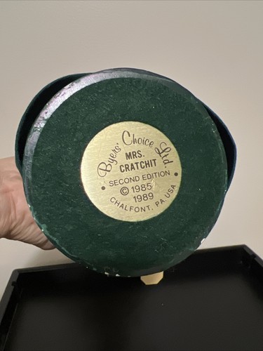 Byers’ Choice Caroler MRS CRATCHIT Haube, Pflaumenpudding, 13,5” - Bild 10 von 10