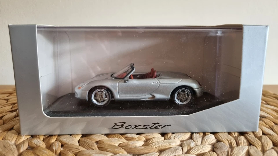 Porsche 911 Boxster Minichamps Paul's Model-Art Maßstab 1:43 in Silber mit OVP