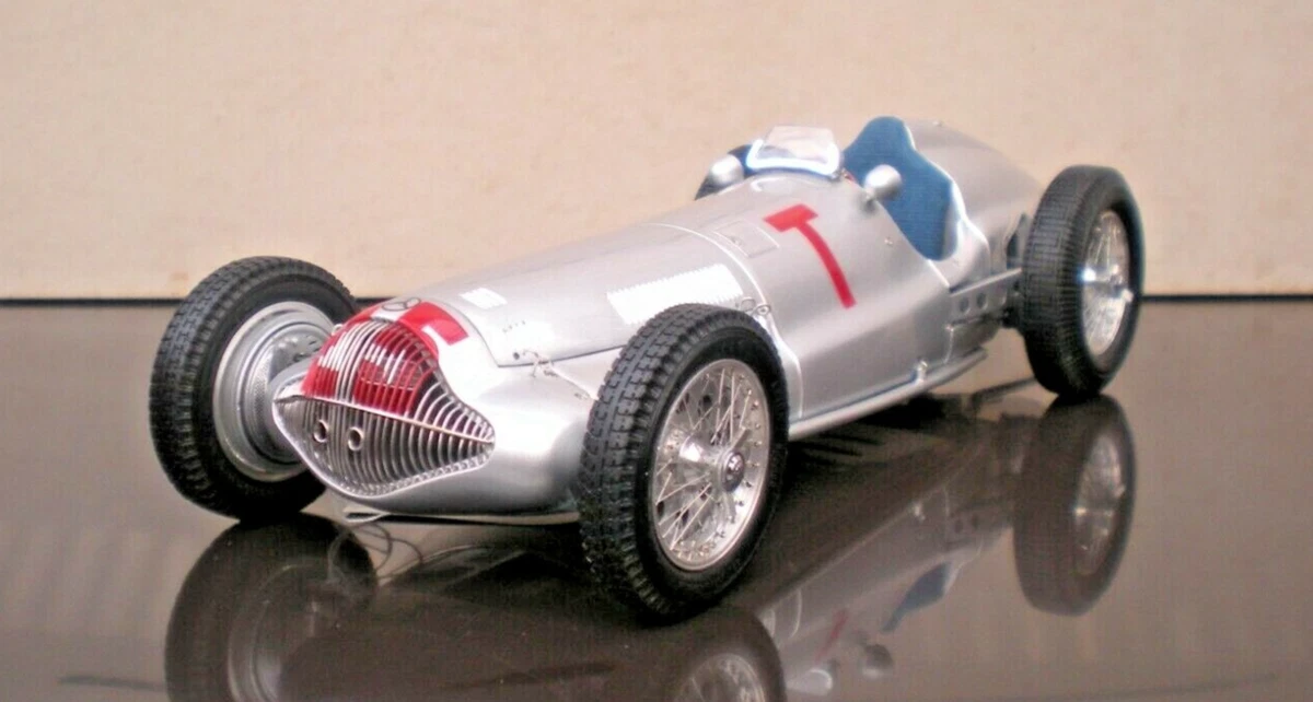 Mercedes-Benz W125 1937 (Seaman) CMC M-116 - F1 1/18 état Neuf, édition Donington