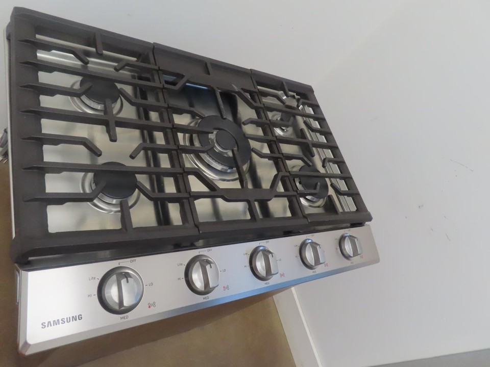 Samsung NA30N6555TS 30" Gas Cooktop with 5 Sealed Burners, 19K Power