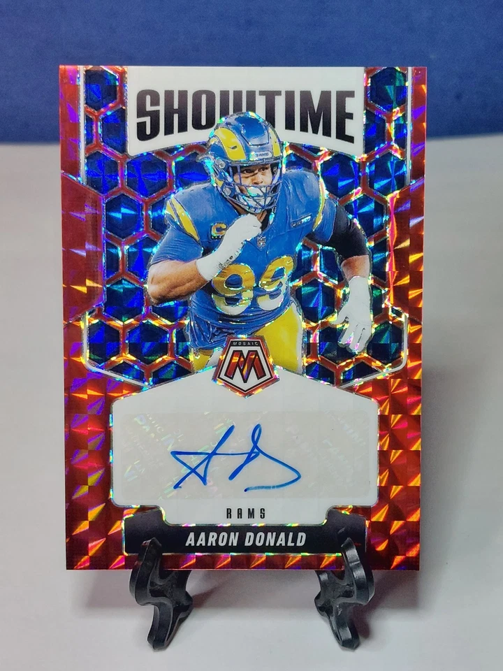 Mosaico Panini 2025 Aaron Donald Red Mosaic Prizm automático #/199 #SOS-AAD Foto 2 de 3