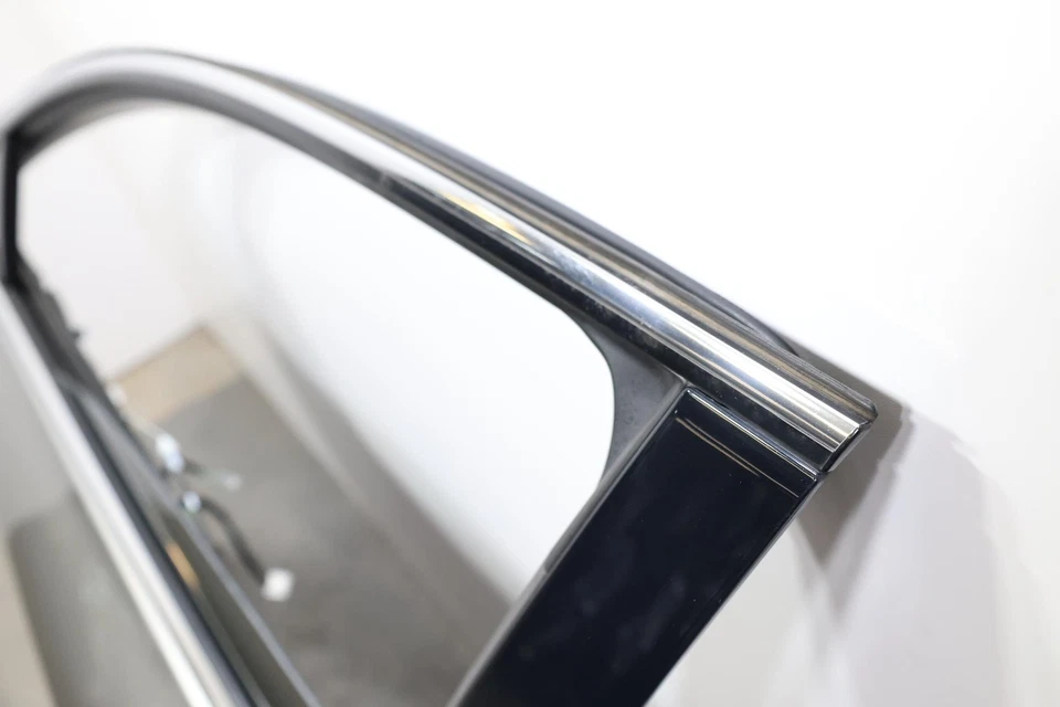 Lexus NX300 2019-2021 montaje de puerta delantera izquierda del lado del conductor OEM plateado_1J7 Foto 2 de 4